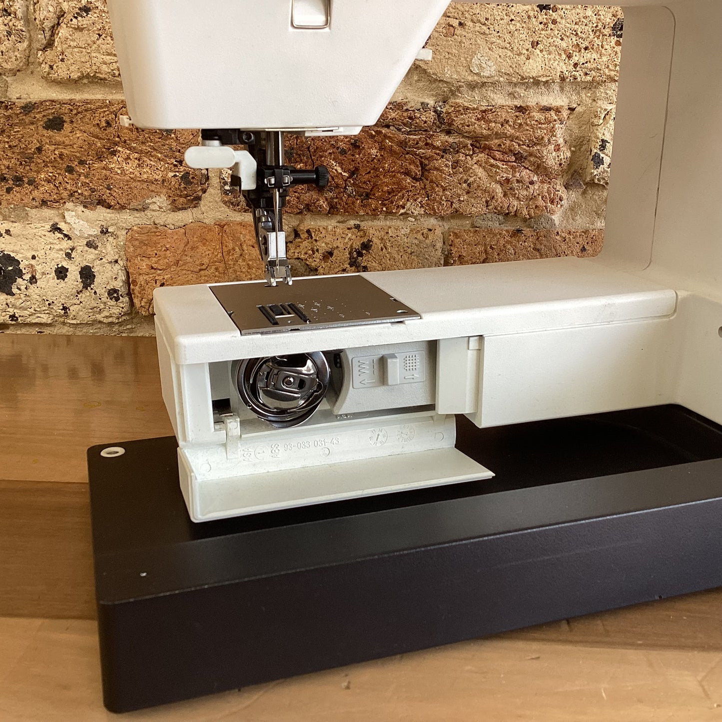 Second Hand Pfaff Select 4.2 Sewing Machine